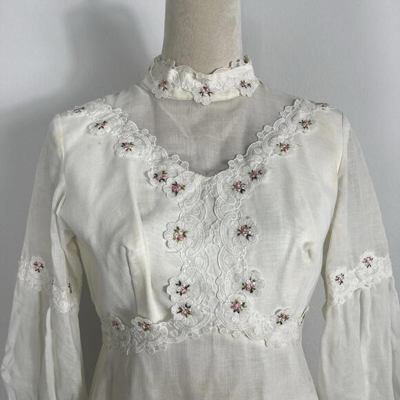 Vintage 1970's Wedding Dress White Pink Rose Details Prairie Cottage Modest - Picture 2 of 15